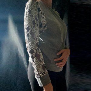⭐️ Lace Sleeve Top - FLAW: See Description